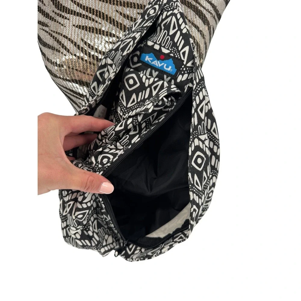 KAVU Rope Bag Black White Geometric Tribal Canvas Sling Crossbody Backpack - Picture 2 of 8